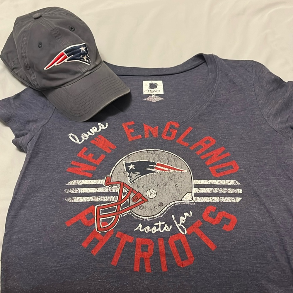 New England Patriots Women’s Baseball Cap & T-Shirt bundle size M